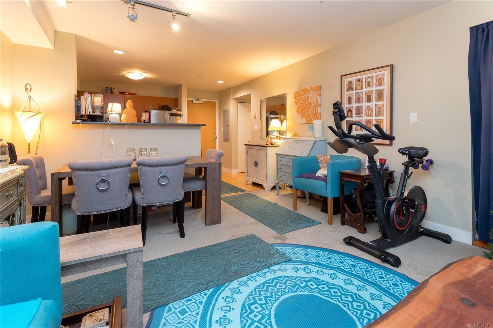 109-797 Tyee Rd, Victoria, BC - Indoor