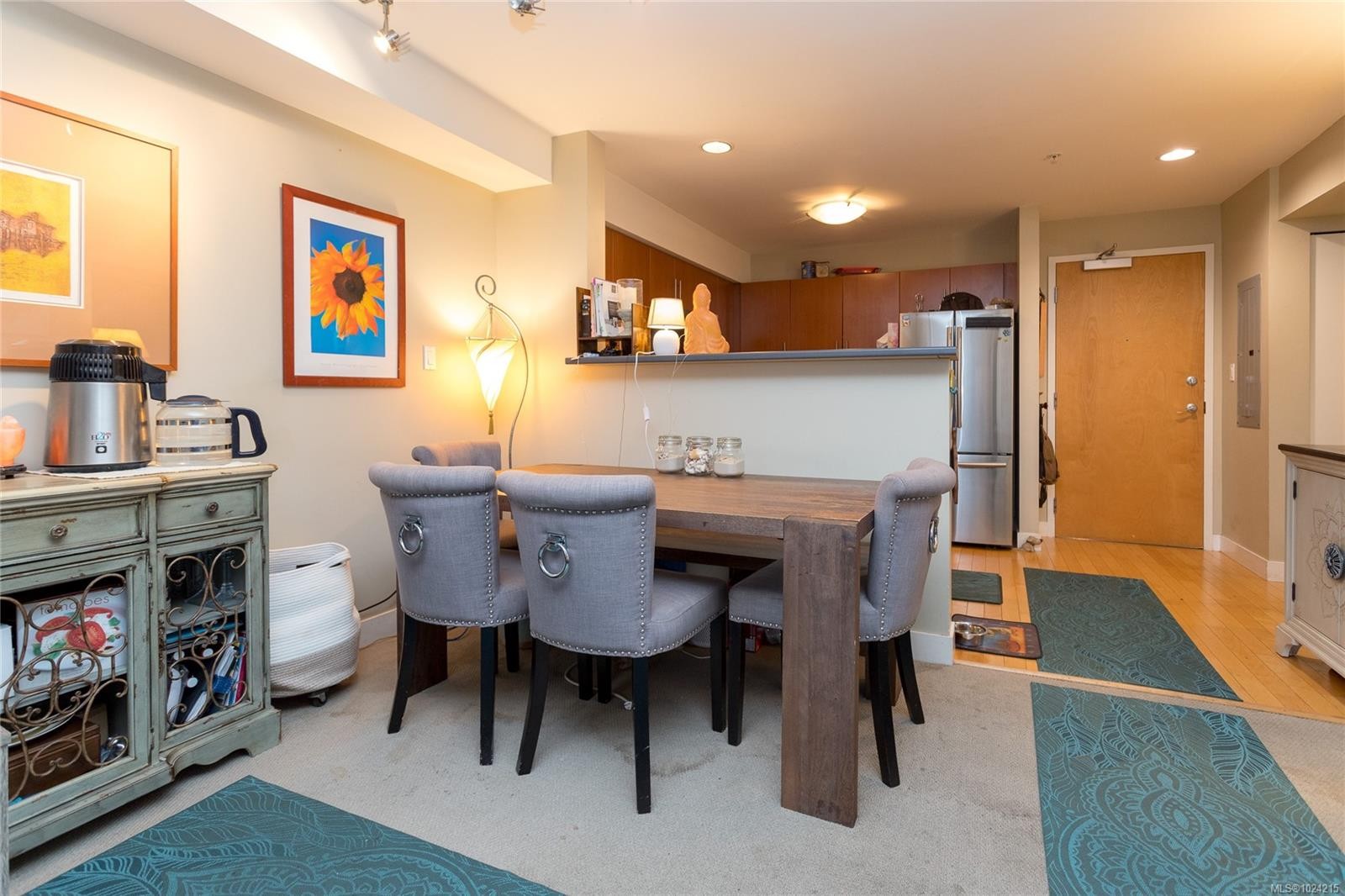 109-797 Tyee Rd, Victoria, BC - Indoor Photo Showing Dining Room