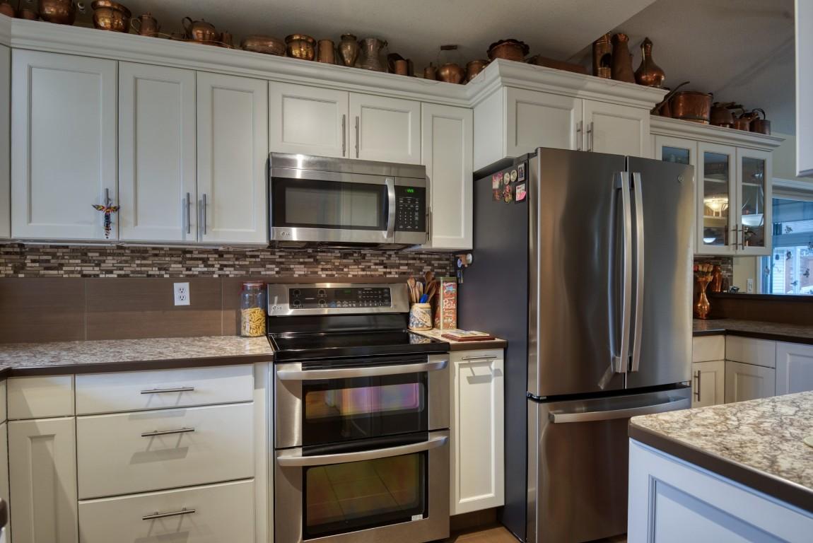 140 Heron Drive, Penticton, BC - Indoor Photo Showing Kitchen