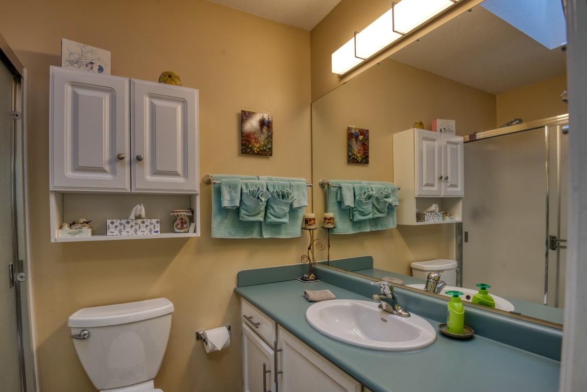 140 Heron Drive, Penticton, BC - Indoor Photo Showing Bathroom