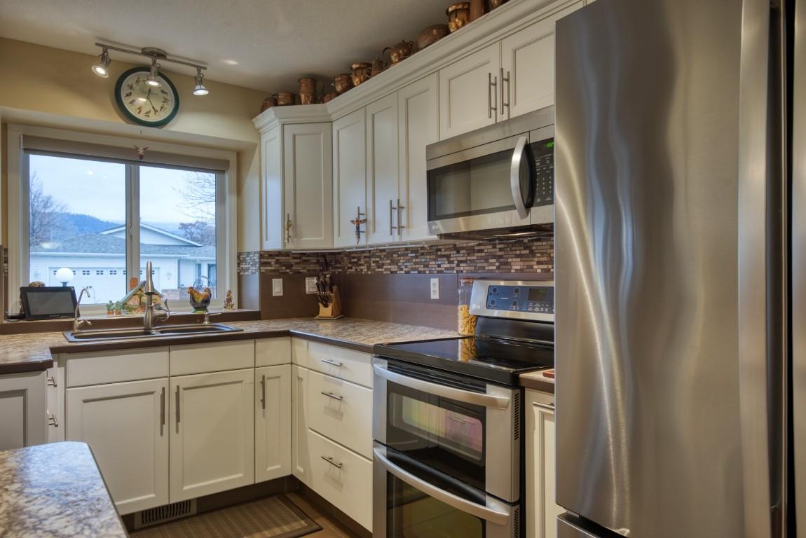 140 Heron Drive, Penticton, BC - Indoor Photo Showing Kitchen With Double Sink