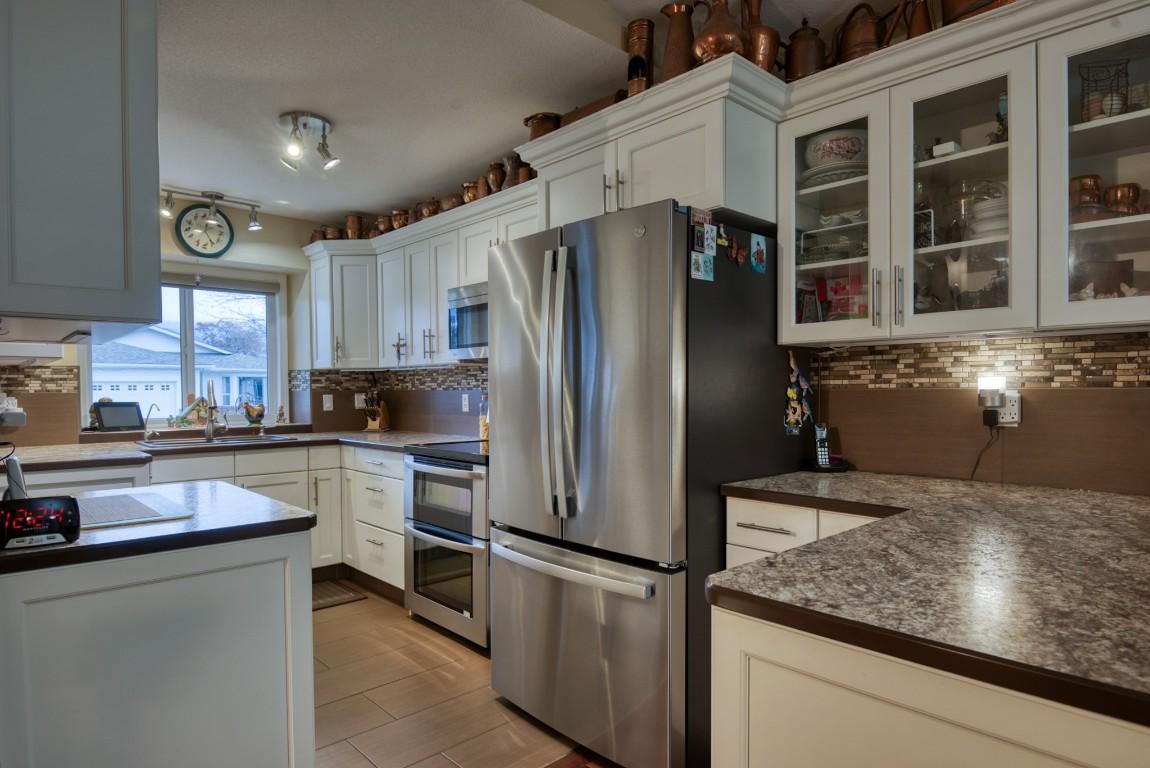 140 Heron Drive, Penticton, BC - Indoor Photo Showing Kitchen