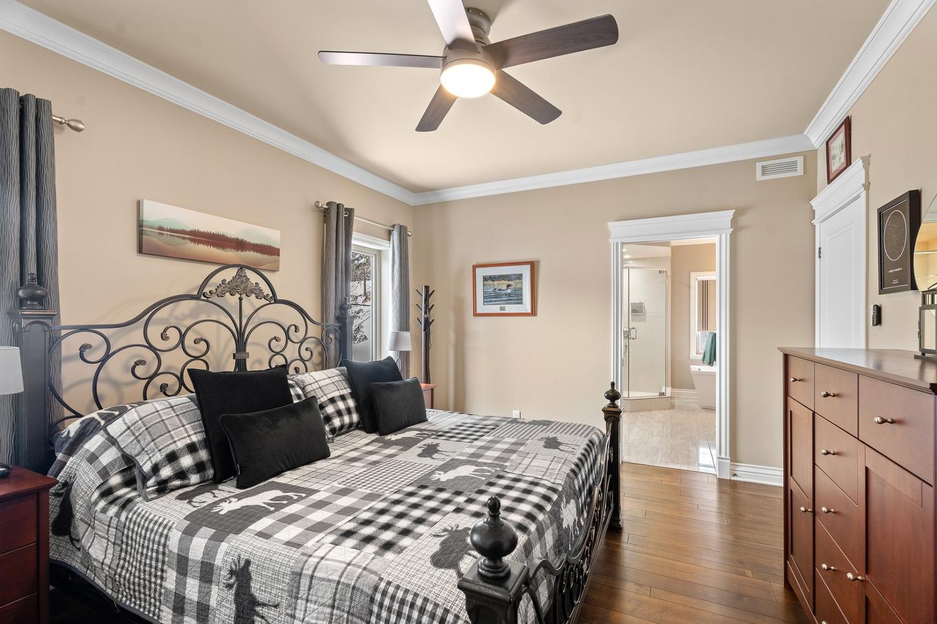 Chambre à coucher principale - 22 Rue Des Gemmes, Sainte-Marguerite-Du-Lac-Masson, QC - Indoor Photo Showing Bedroom