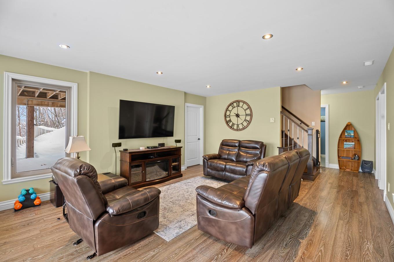 Salle familiale - 22 Rue Des Gemmes, Sainte-Marguerite-Du-Lac-Masson, QC - Indoor Photo Showing Living Room