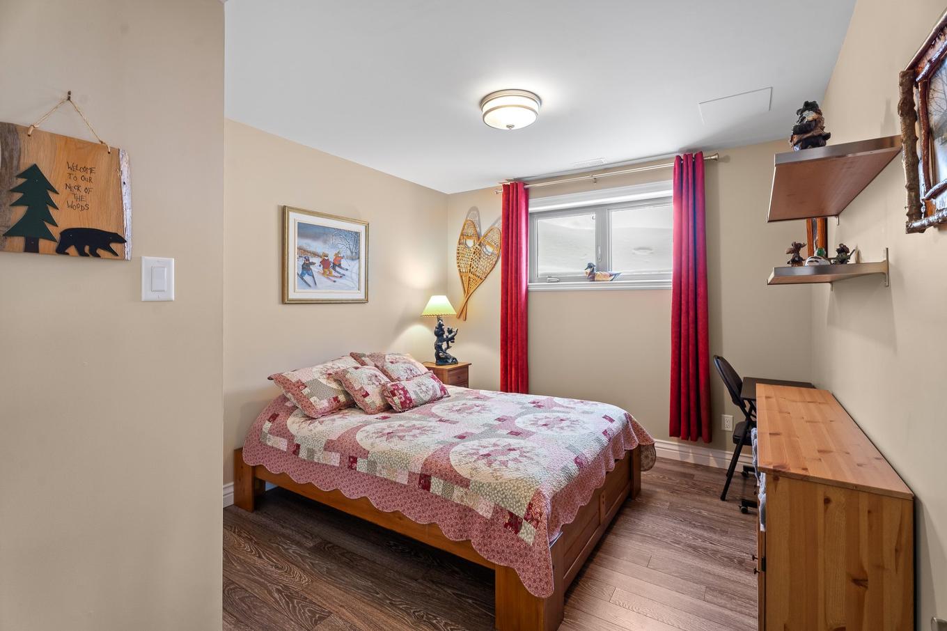 Chambre à coucher - 22 Rue Des Gemmes, Sainte-Marguerite-Du-Lac-Masson, QC - Indoor Photo Showing Bedroom