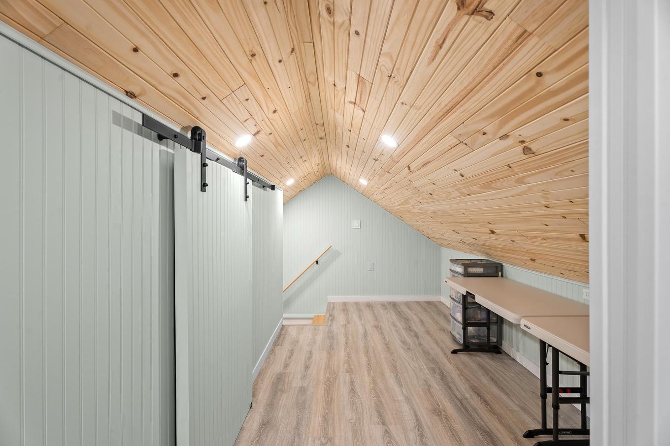 Mezzanine - 22 Rue Des Gemmes, Sainte-Marguerite-Du-Lac-Masson, QC - Indoor Photo Showing Other Room