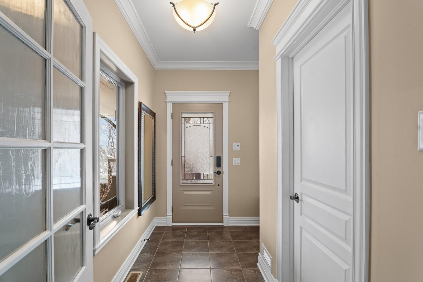 Hall d'entrée/Vestibule - 22 Rue Des Gemmes, Sainte-Marguerite-Du-Lac-Masson, QC - Indoor Photo Showing Other Room