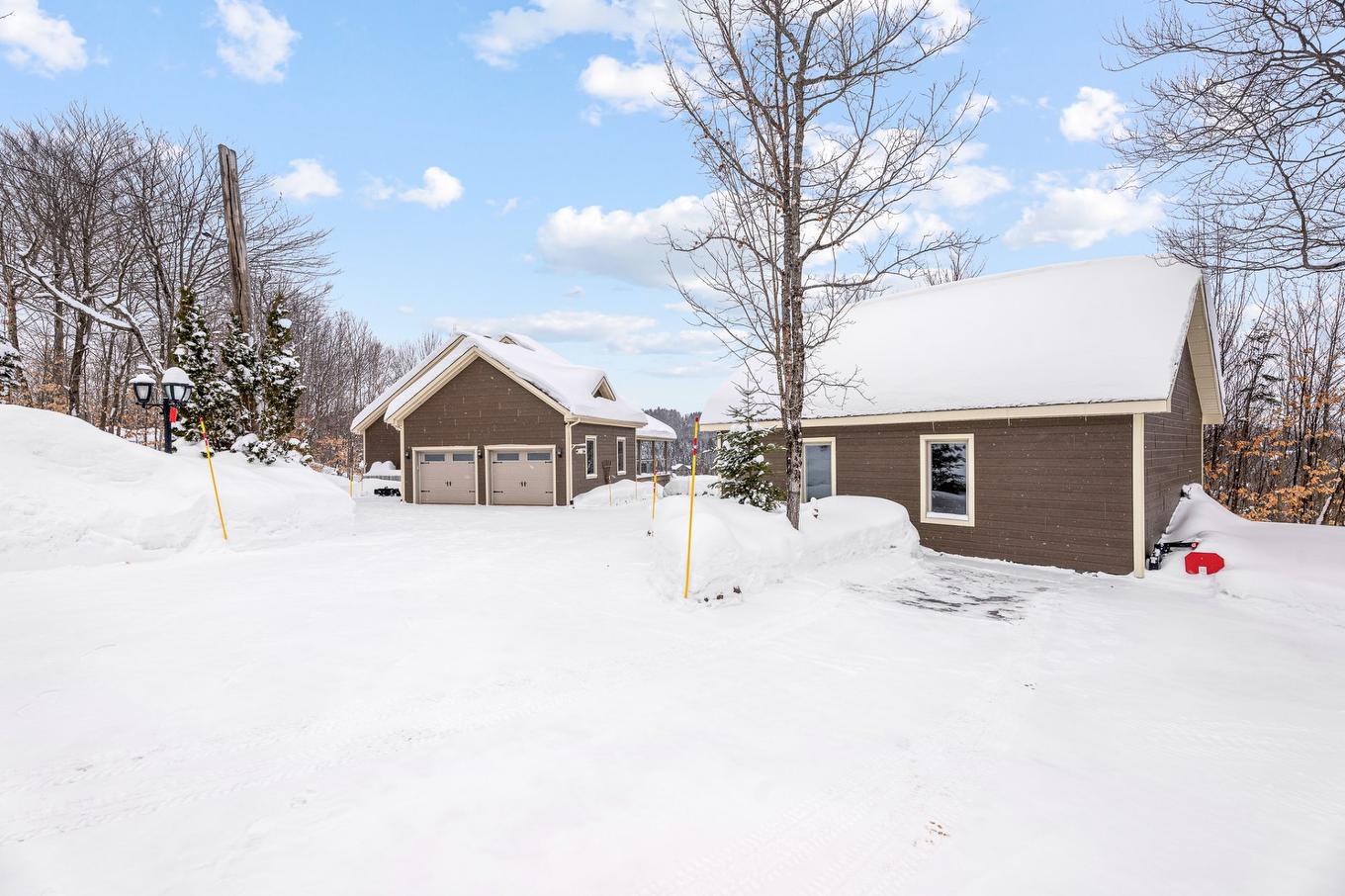 Garage - 22 Rue Des Gemmes, Sainte-Marguerite-Du-Lac-Masson, QC - Outdoor