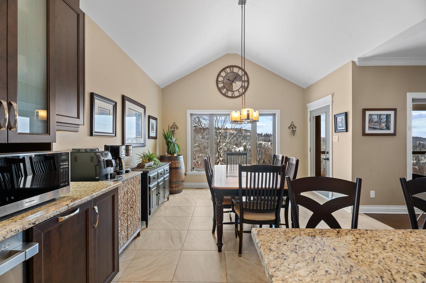 Cuisine - 22 Rue Des Gemmes, Sainte-Marguerite-Du-Lac-Masson, QC - Indoor Photo Showing Dining Room