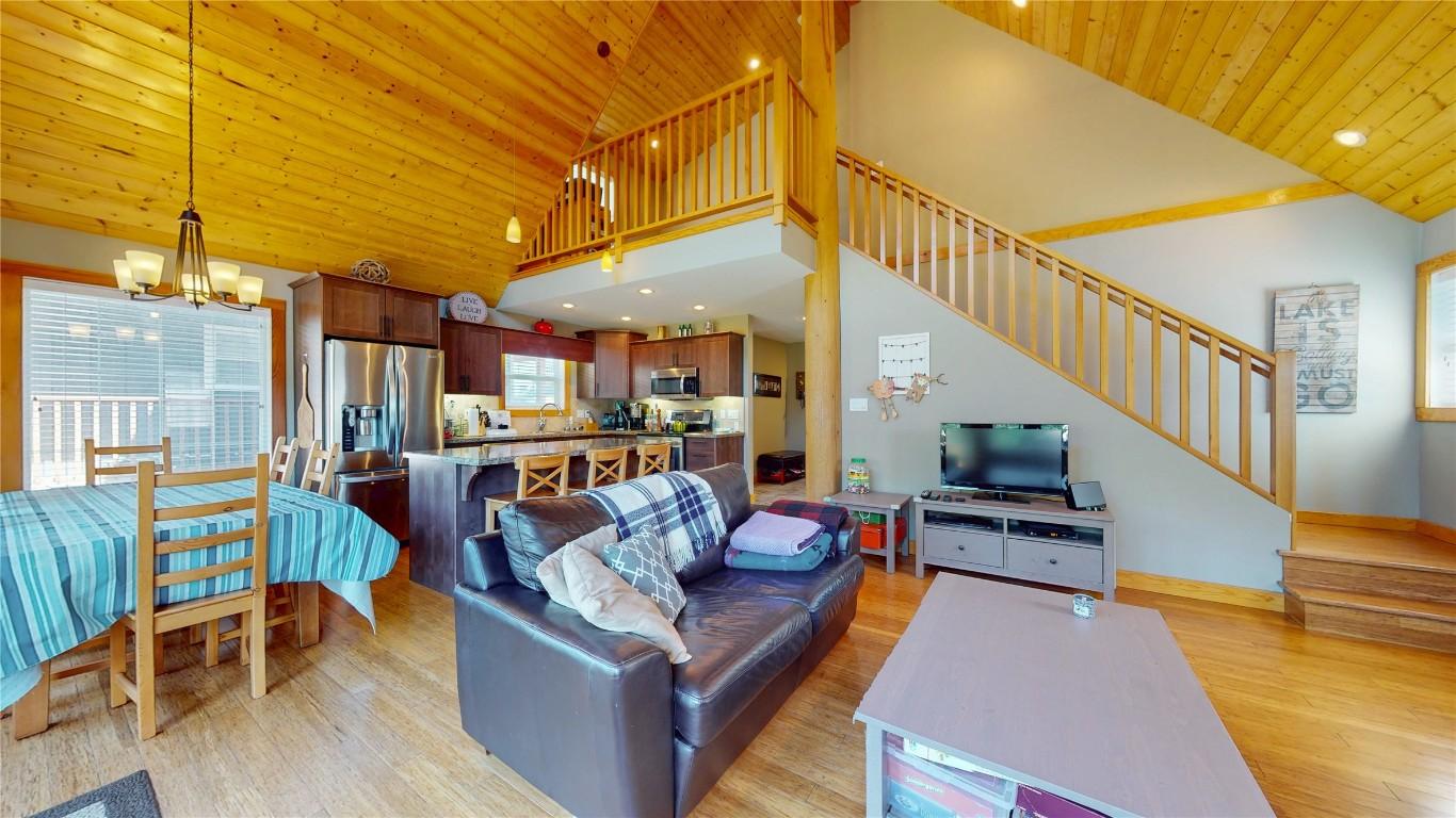 22-6324 Laurier Avenue, Wardner, BC - Indoor Photo Showing Living Room