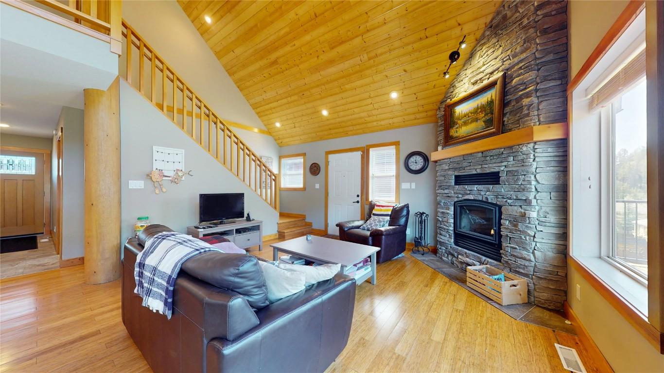 22-6324 Laurier Avenue, Wardner, BC - Indoor Photo Showing Living Room With Fireplace