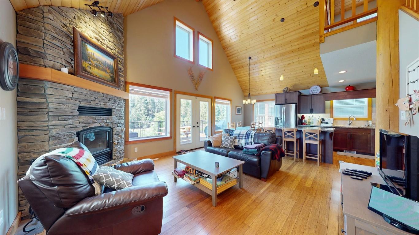 22-6324 Laurier Avenue, Wardner, BC - Indoor Photo Showing Living Room With Fireplace