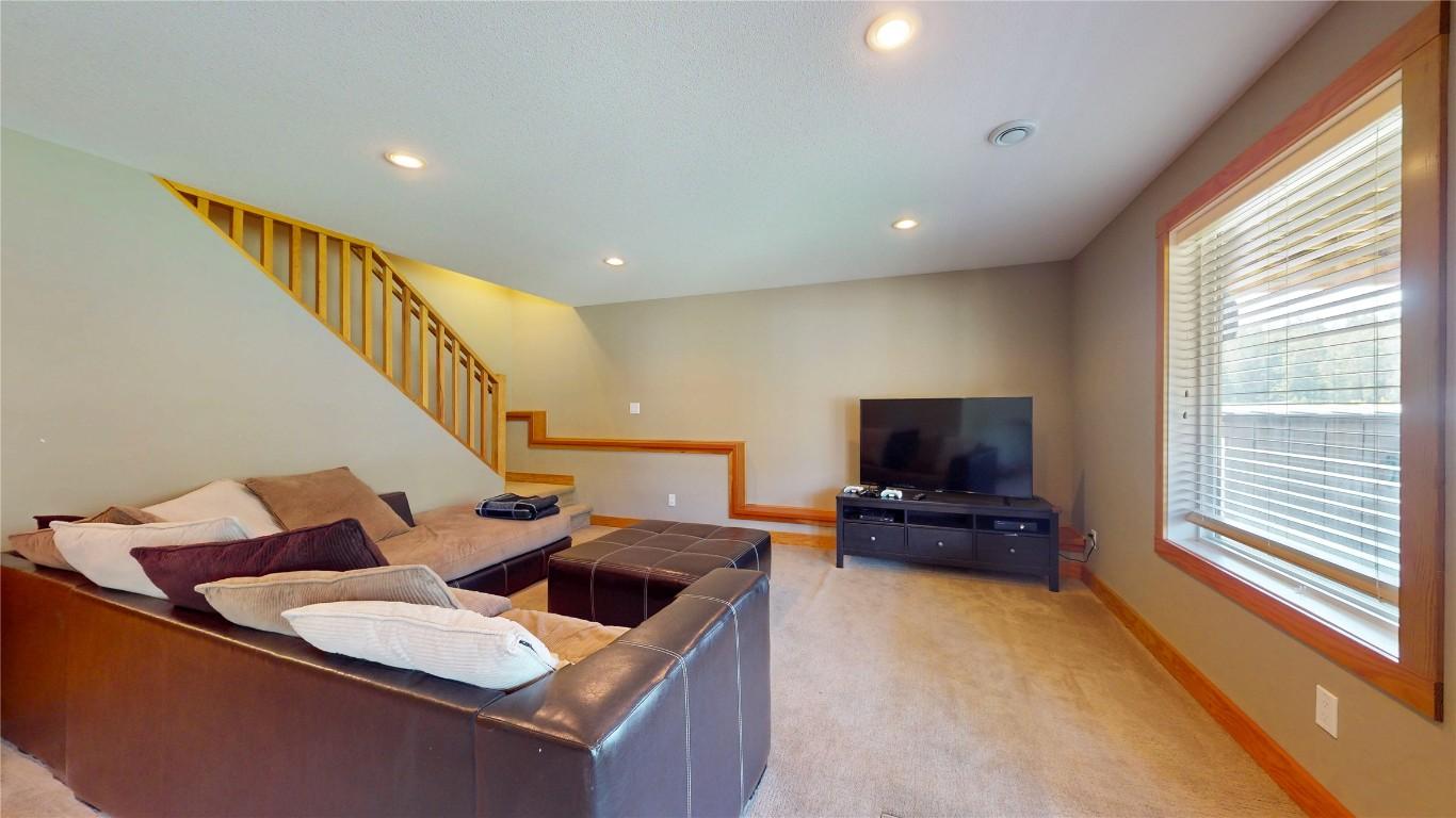 22-6324 Laurier Avenue, Wardner, BC - Indoor Photo Showing Living Room