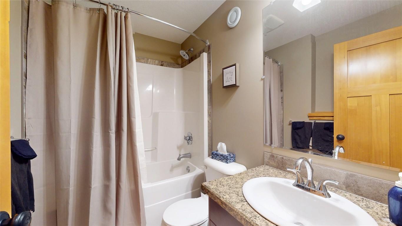 22-6324 Laurier Avenue, Wardner, BC - Indoor Photo Showing Bathroom