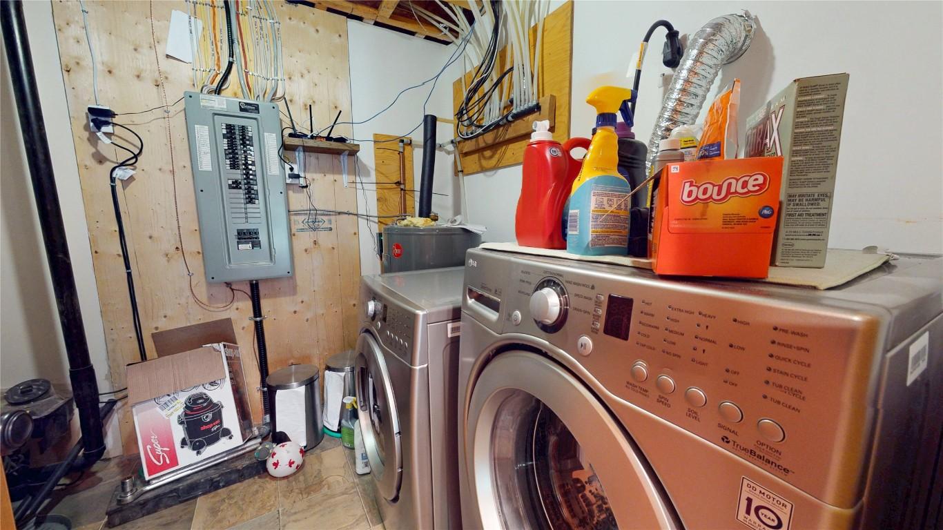 22-6324 Laurier Avenue, Wardner, BC - Indoor Photo Showing Laundry Room