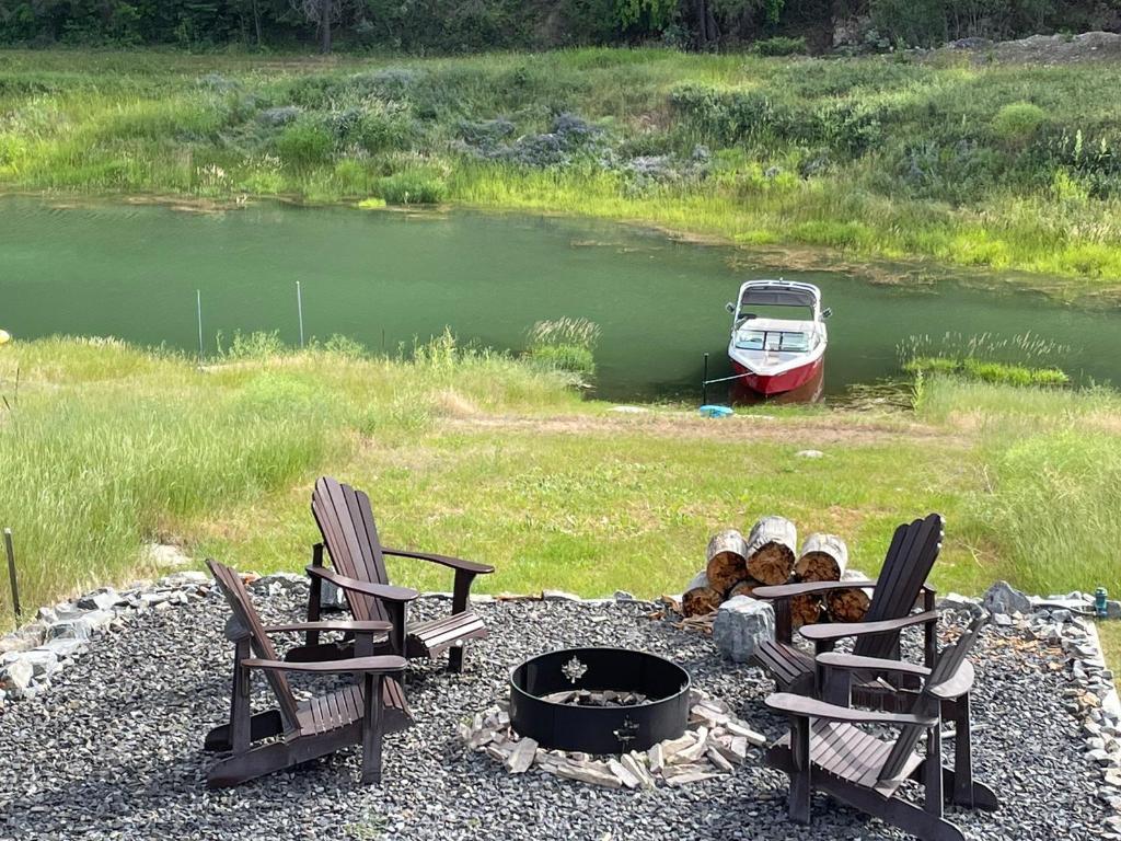 22-6324 Laurier Avenue, Wardner, BC - Outdoor With Body Of Water