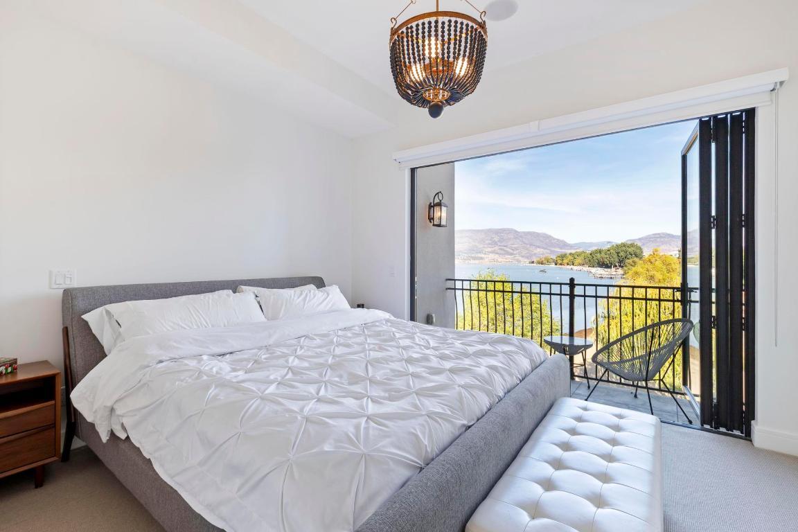 13-3756 Lakeshore Road, Kelowna, BC - Indoor Photo Showing Bedroom