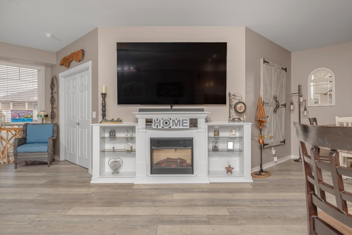213-3550 Woodsdale Road, Lake Country, BC - Indoor Photo Showing Living Room