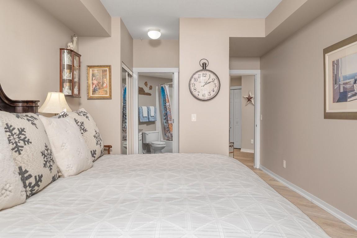 213-3550 Woodsdale Road, Lake Country, BC - Indoor Photo Showing Bedroom