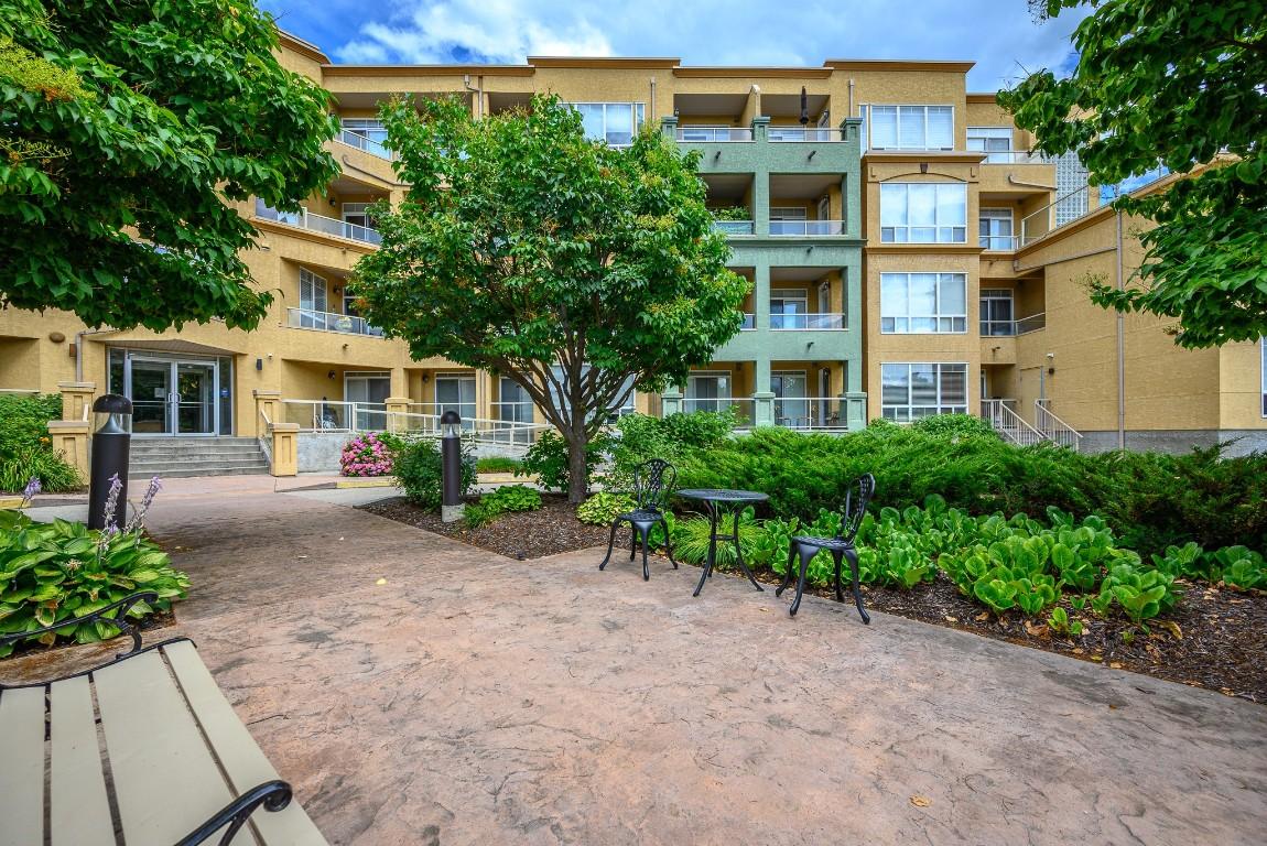 213-3550 Woodsdale Road, Lake Country, BC - Outdoor With Facade