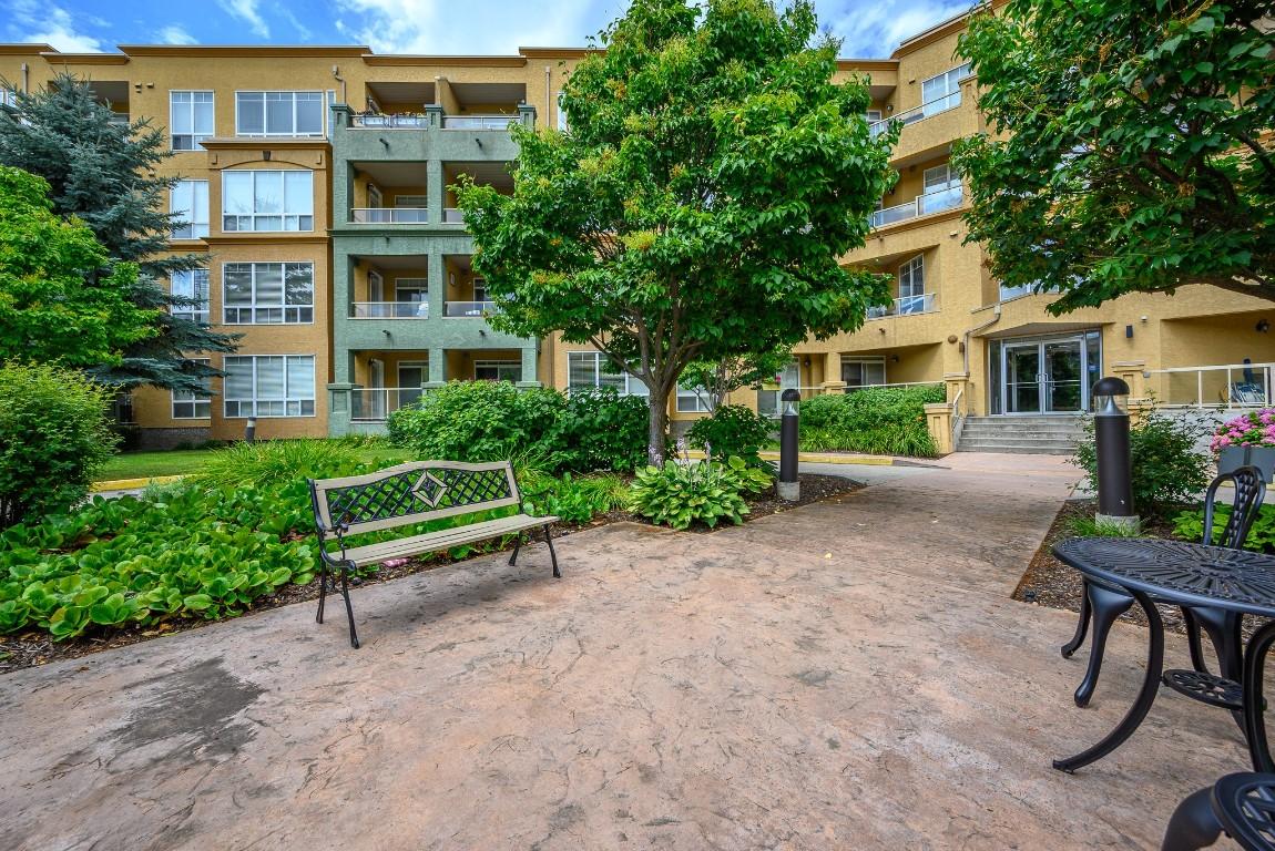 213-3550 Woodsdale Road, Lake Country, BC - Outdoor With Facade