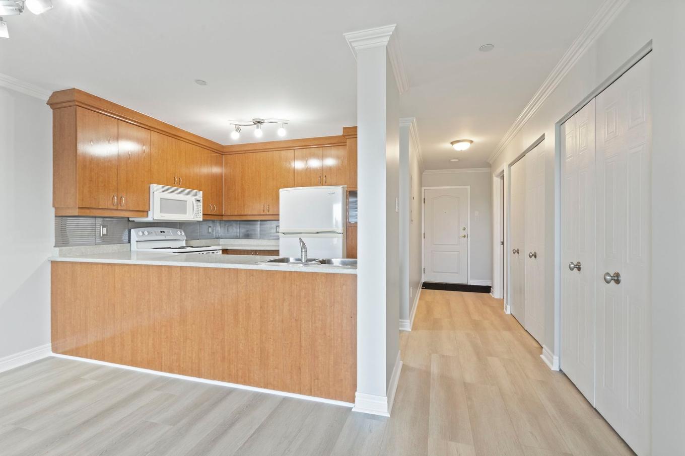 Cuisine - 405-5220 Boul. Des Sources, Montréal (Pierrefonds-Roxboro), QC - Indoor Photo Showing Kitchen With Double Sink