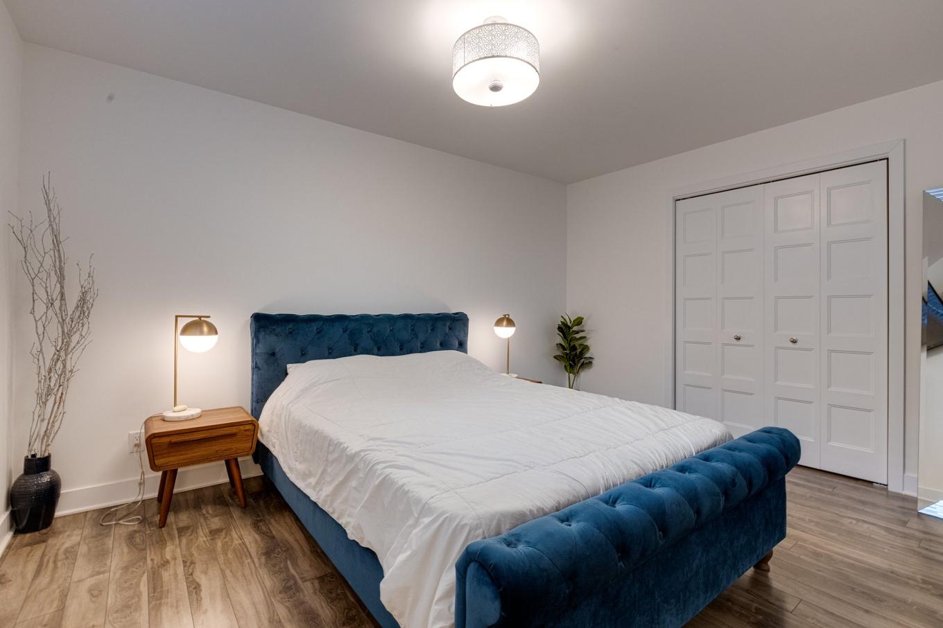 Chambre à coucher principale - 33A Av. Sauriol, Laval (Laval-Des-Rapides), QC - Indoor Photo Showing Bedroom