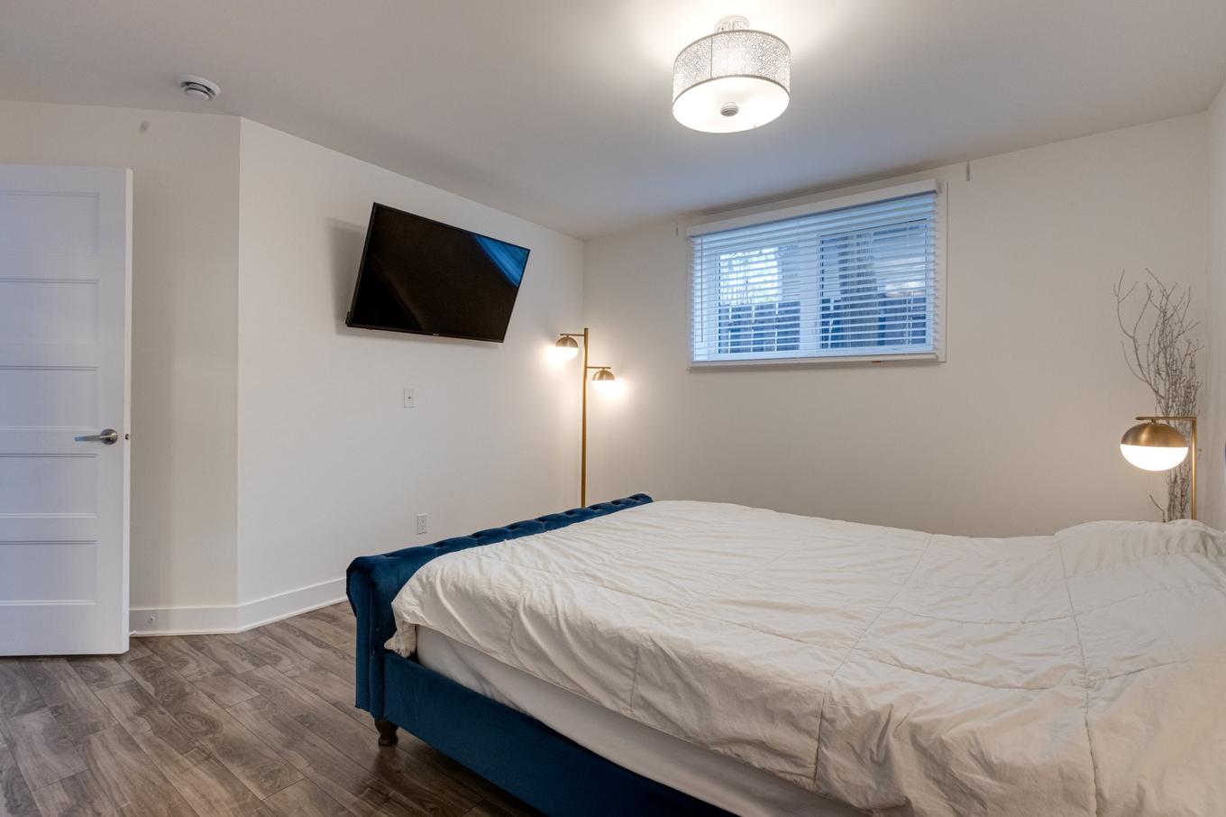 Chambre à coucher principale - 33A Av. Sauriol, Laval (Laval-Des-Rapides), QC - Indoor Photo Showing Bedroom