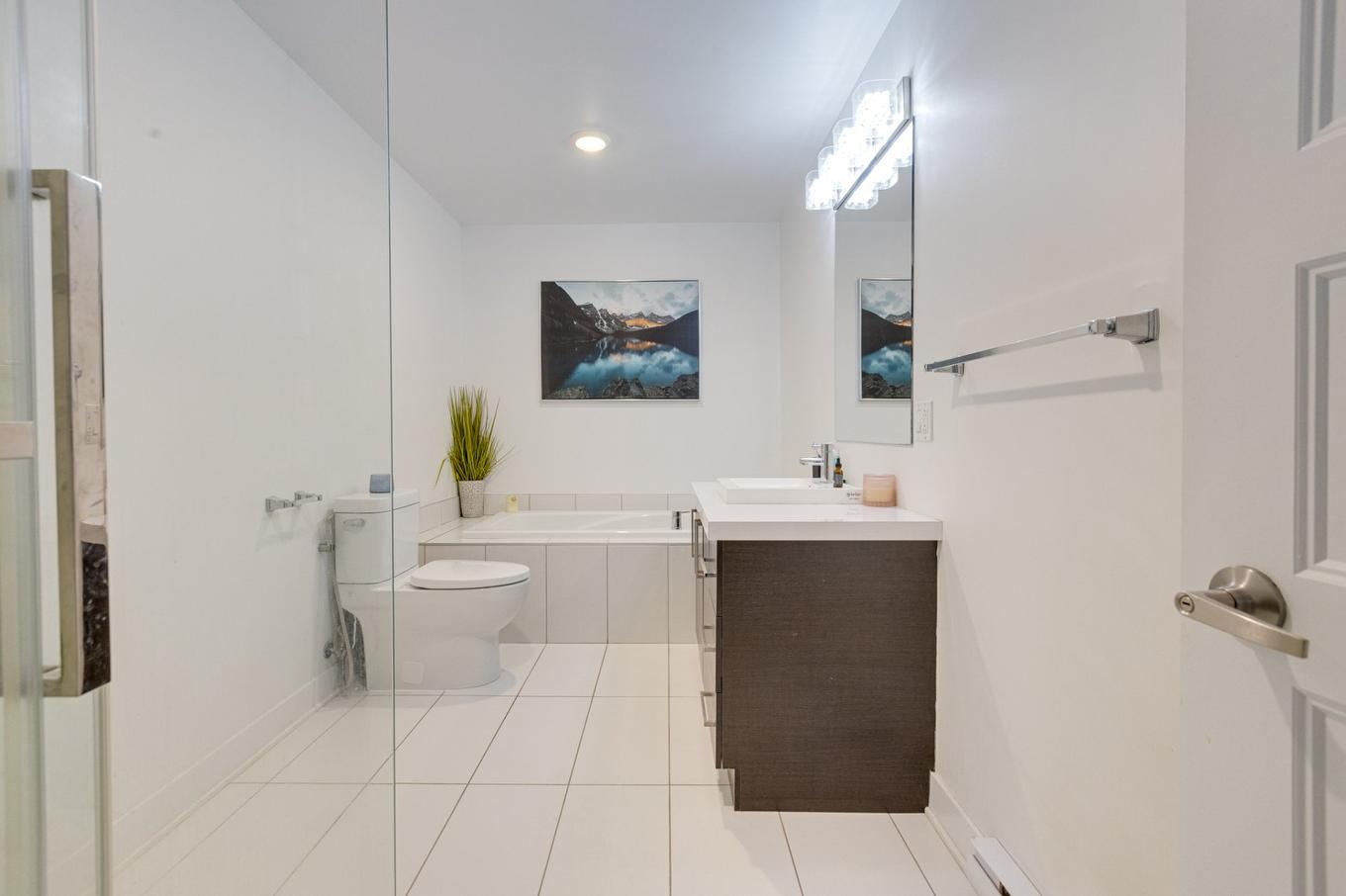 Salle de bains - 33A Av. Sauriol, Laval (Laval-Des-Rapides), QC - Indoor Photo Showing Bathroom