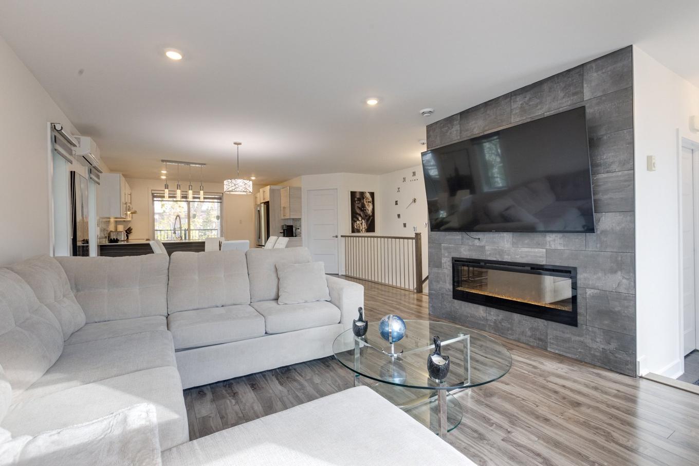 Salon - 33A Av. Sauriol, Laval (Laval-Des-Rapides), QC - Indoor Photo Showing Living Room With Fireplace