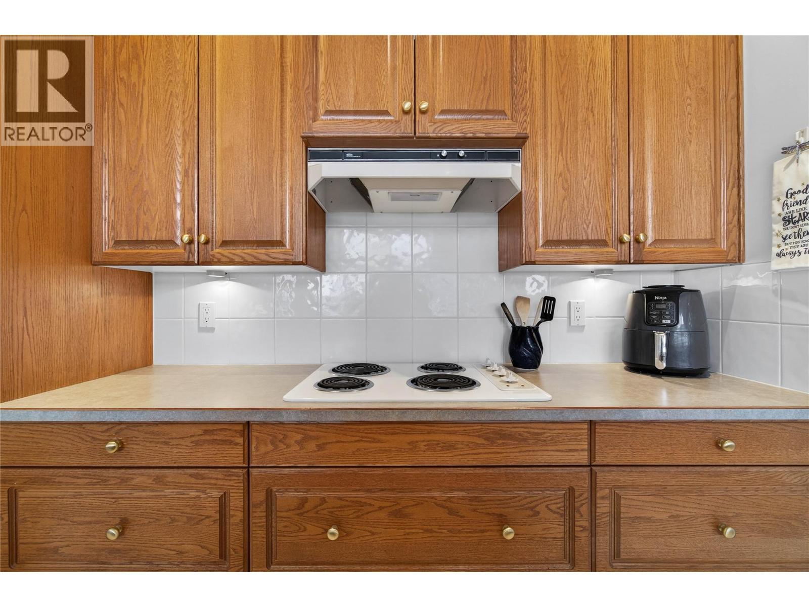 571 6 Street Ne Unit# 302, Salmon Arm, BC - Indoor Photo Showing Kitchen