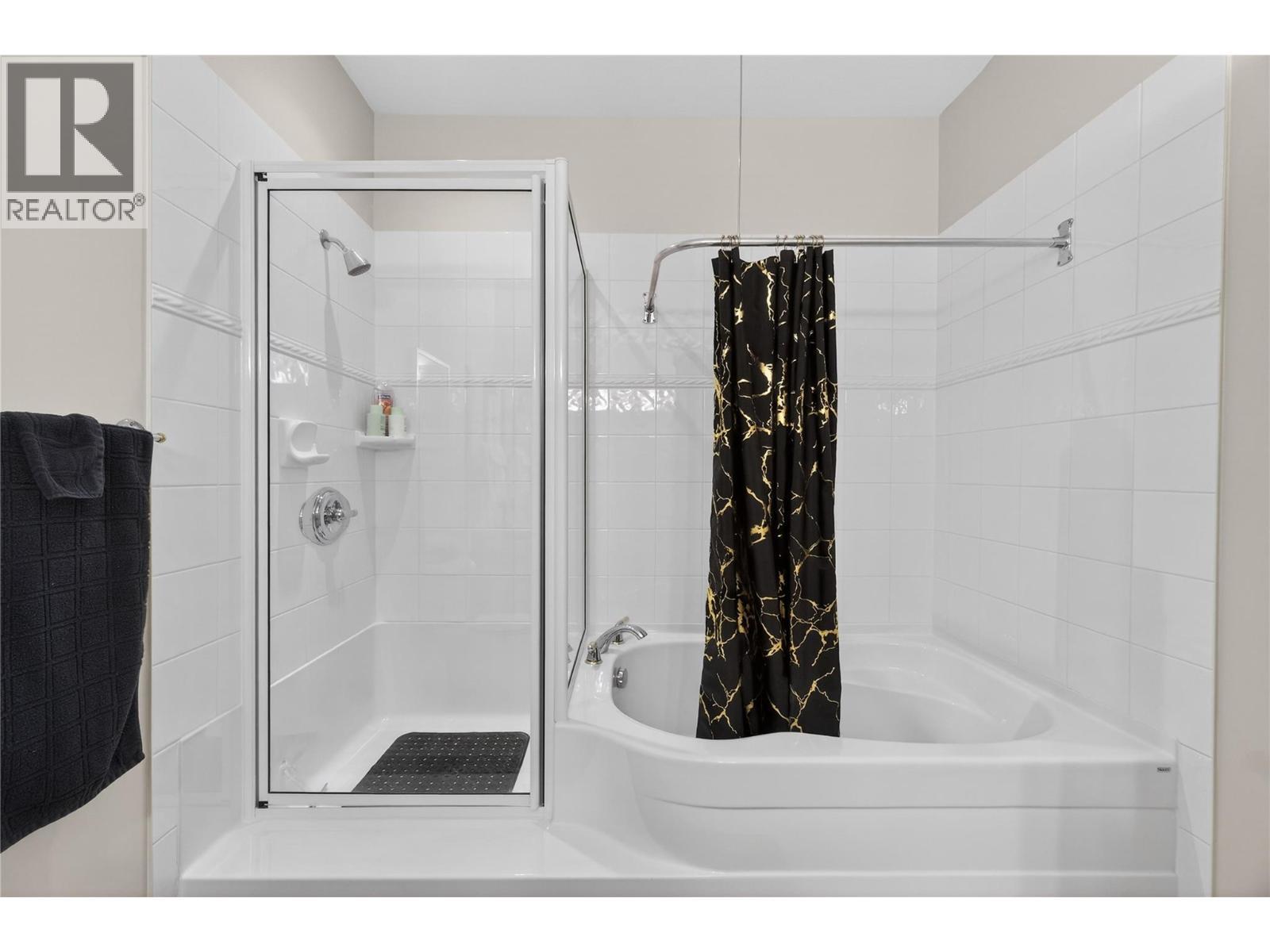 571 6 Street Ne Unit# 302, Salmon Arm, BC - Indoor Photo Showing Bathroom