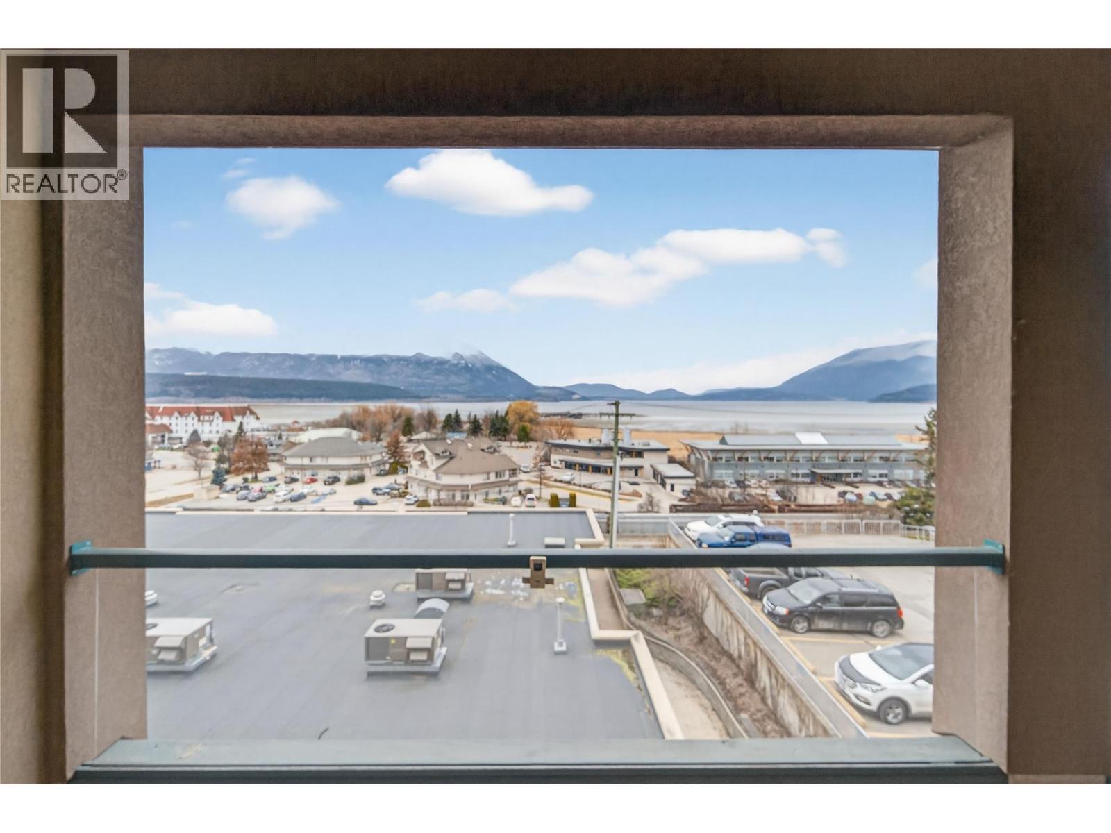571 6 Street Ne Unit# 302, Salmon Arm, BC - With Body Of Water With View