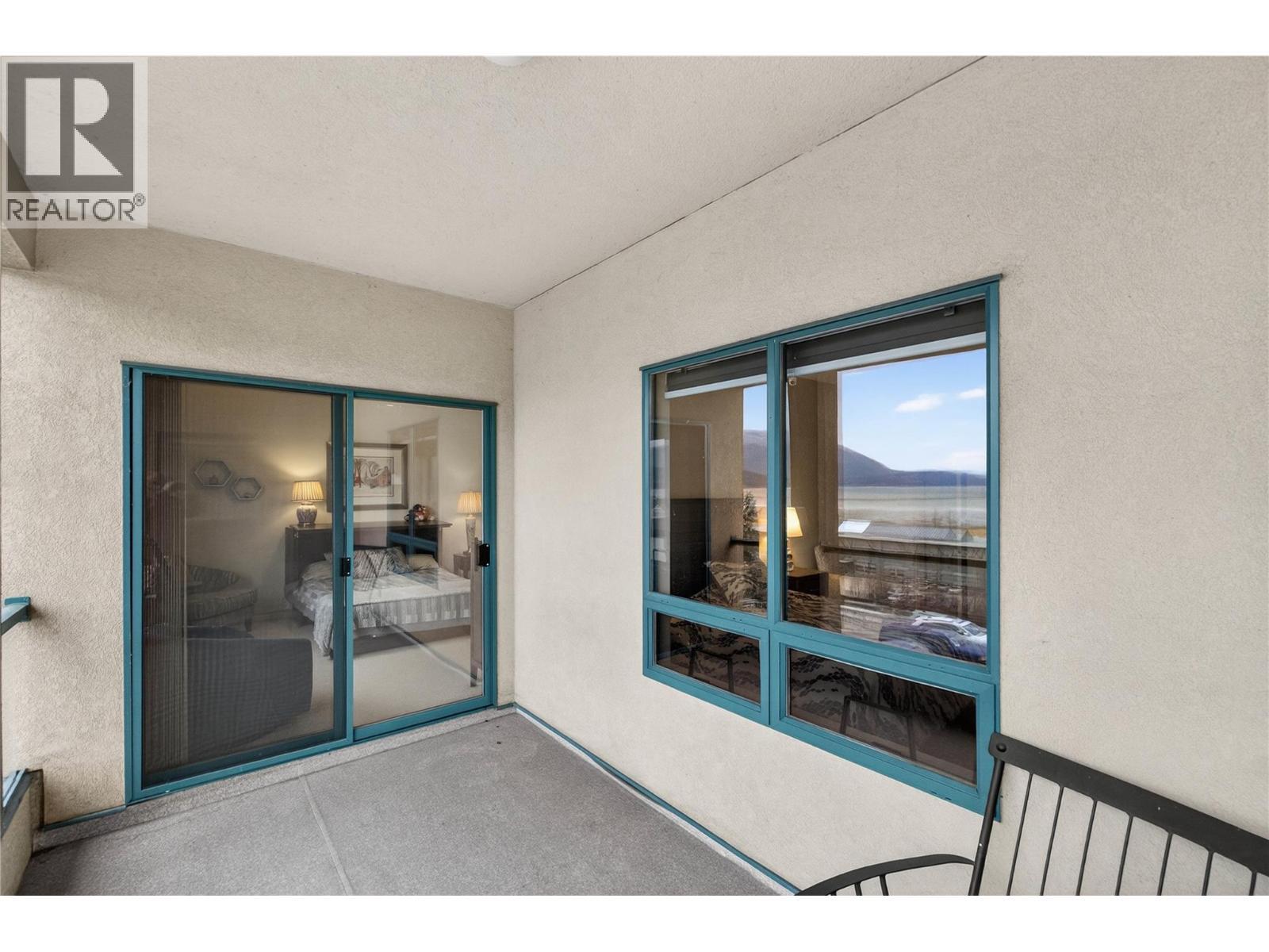 571 6 Street Ne Unit# 302, Salmon Arm, BC - With Exterior