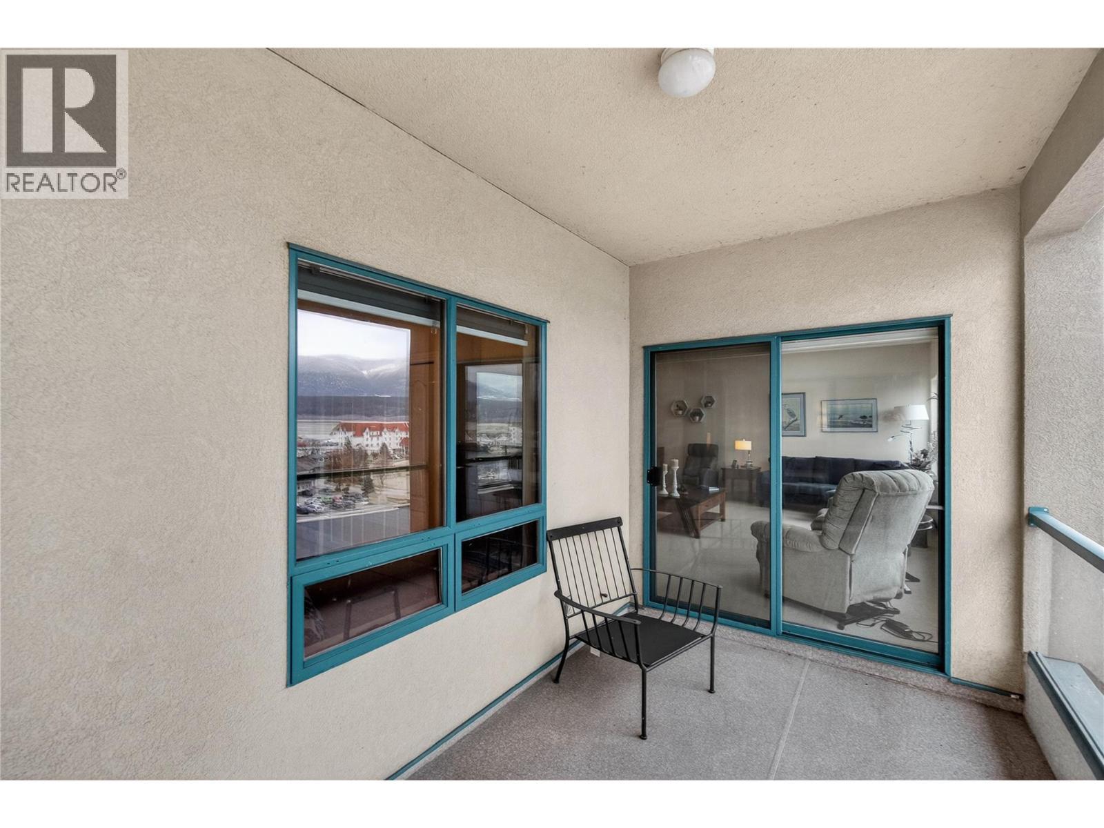 571 6 Street Ne Unit# 302, Salmon Arm, BC - With Exterior