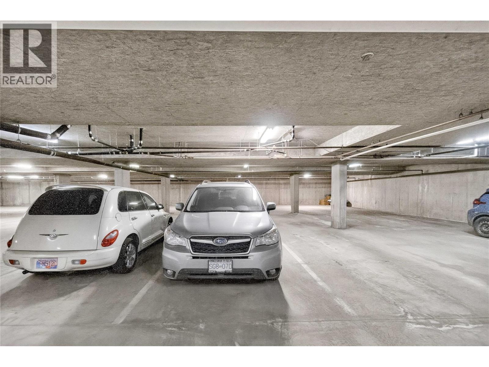 571 6 Street Ne Unit# 302, Salmon Arm, BC - Indoor Photo Showing Garage
