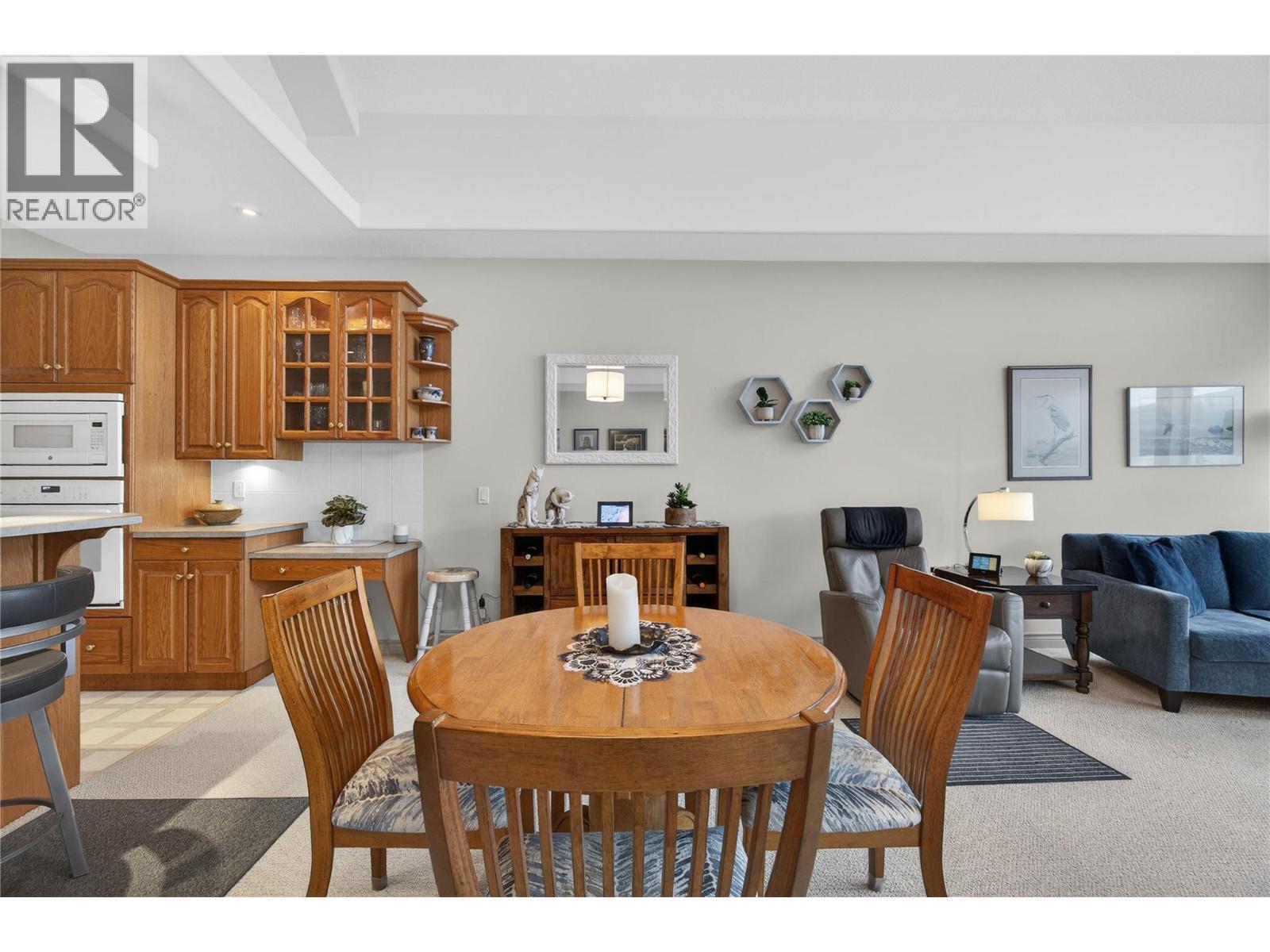 571 6 Street Ne Unit# 302, Salmon Arm, BC - Indoor Photo Showing Dining Room