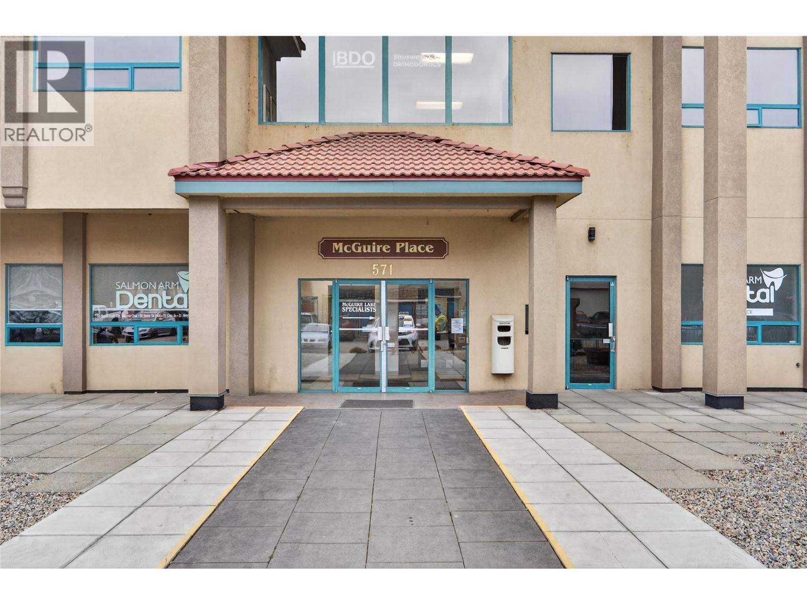 571 6 Street Ne Unit# 302, Salmon Arm, BC - Outdoor