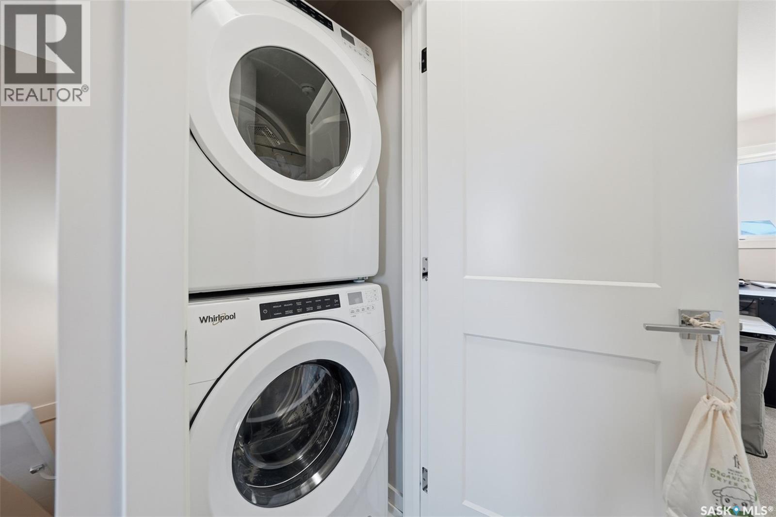 705 Evergreen Boulevard, Saskatoon, SK - Indoor Photo Showing Laundry Room