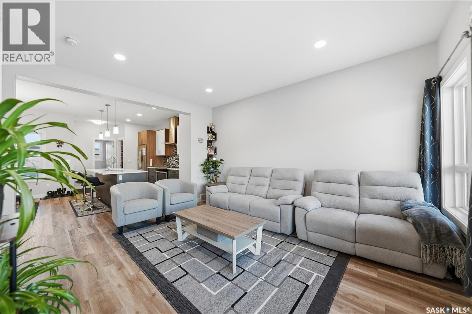 705 Evergreen Boulevard, Saskatoon, SK - Indoor Photo Showing Living Room