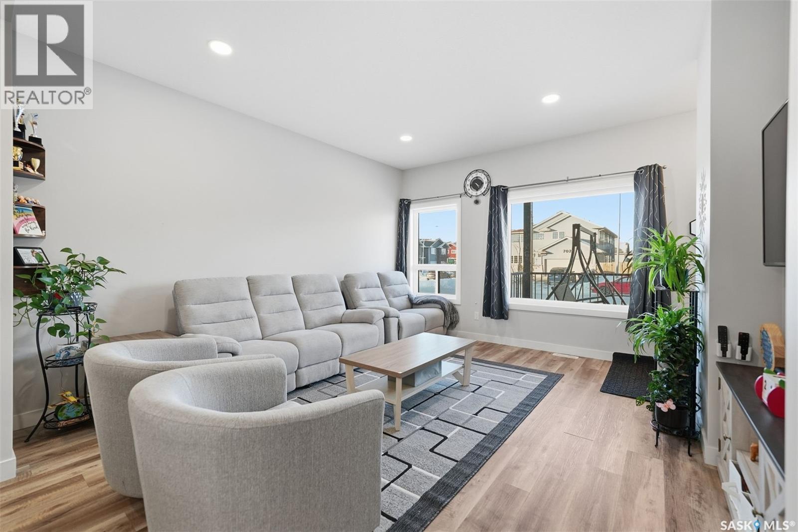 705 Evergreen Boulevard, Saskatoon, SK - Indoor Photo Showing Living Room