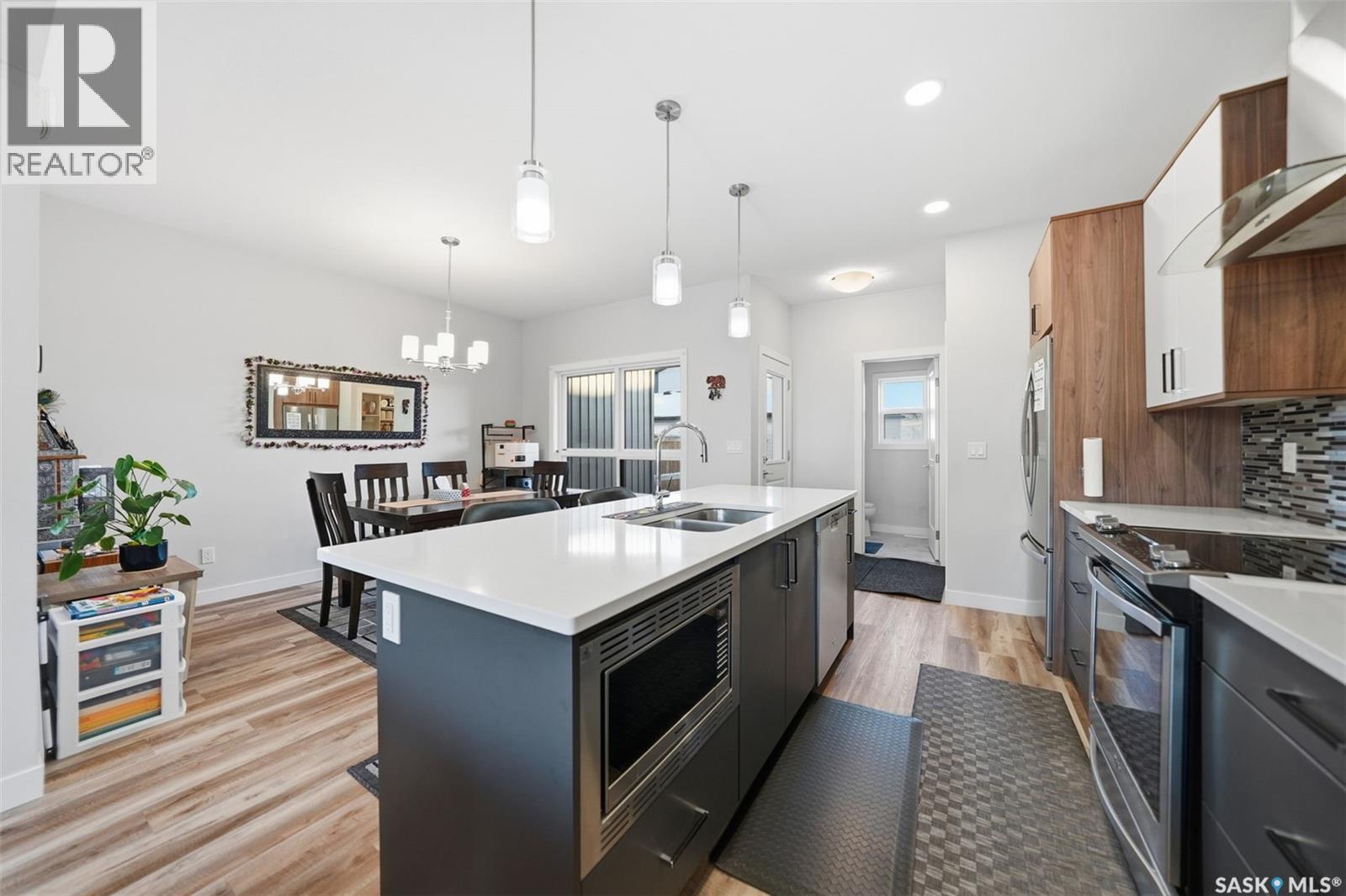 705 Evergreen Boulevard, Saskatoon, SK - Indoor Photo Showing Kitchen With Stainless Steel Kitchen With Double Sink With Upgraded Kitchen