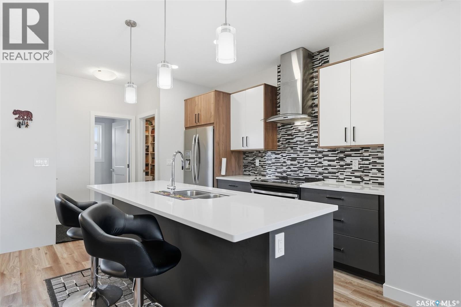 705 Evergreen Boulevard, Saskatoon, SK - Indoor Photo Showing Kitchen With Double Sink With Upgraded Kitchen