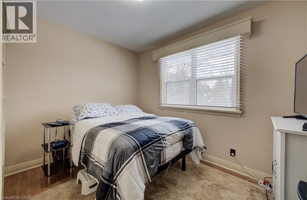 33 Elginfield Drive, Guelph, ON - Indoor Photo Showing Bedroom