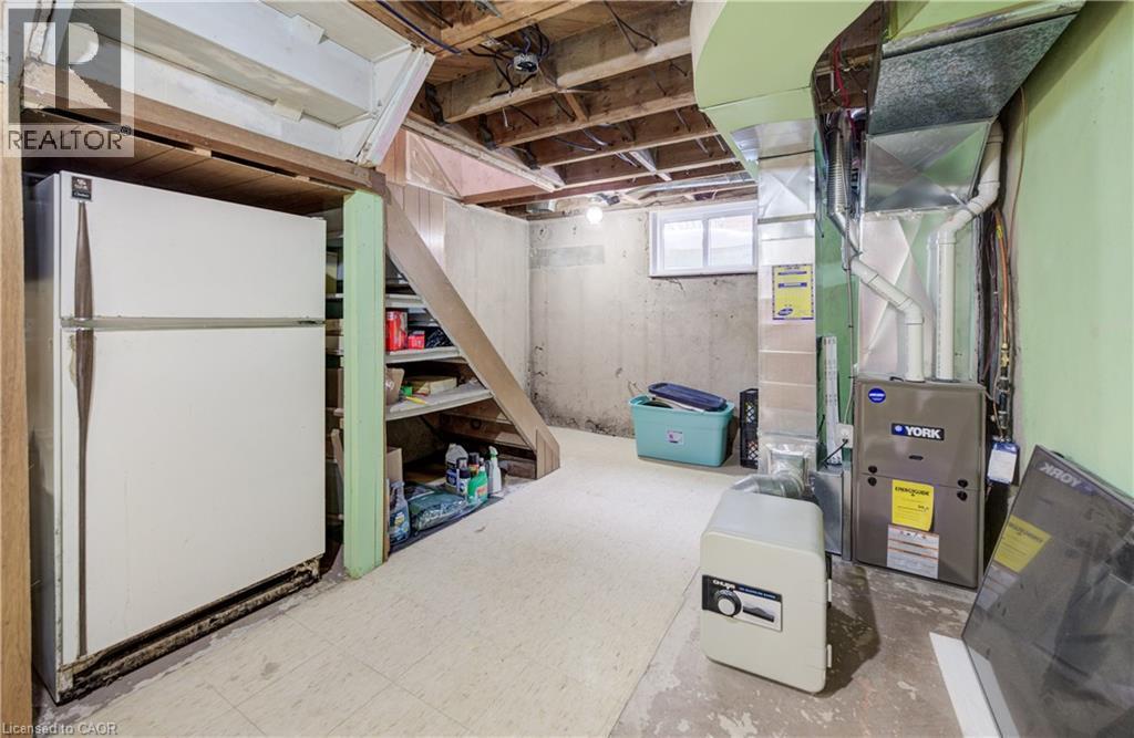 33 Elginfield Drive, Guelph, ON - Indoor Photo Showing Basement