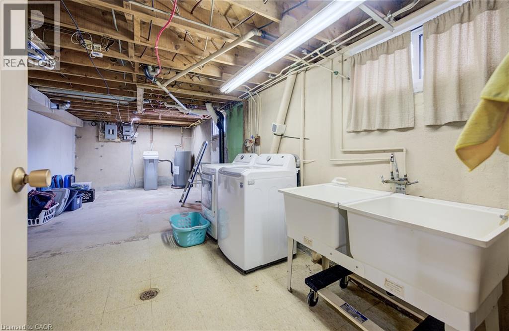 33 Elginfield Drive, Guelph, ON - Indoor Photo Showing Laundry Room
