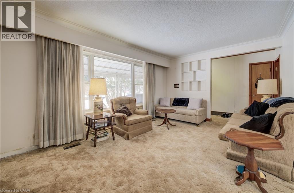 33 Elginfield Drive, Guelph, ON - Indoor Photo Showing Living Room