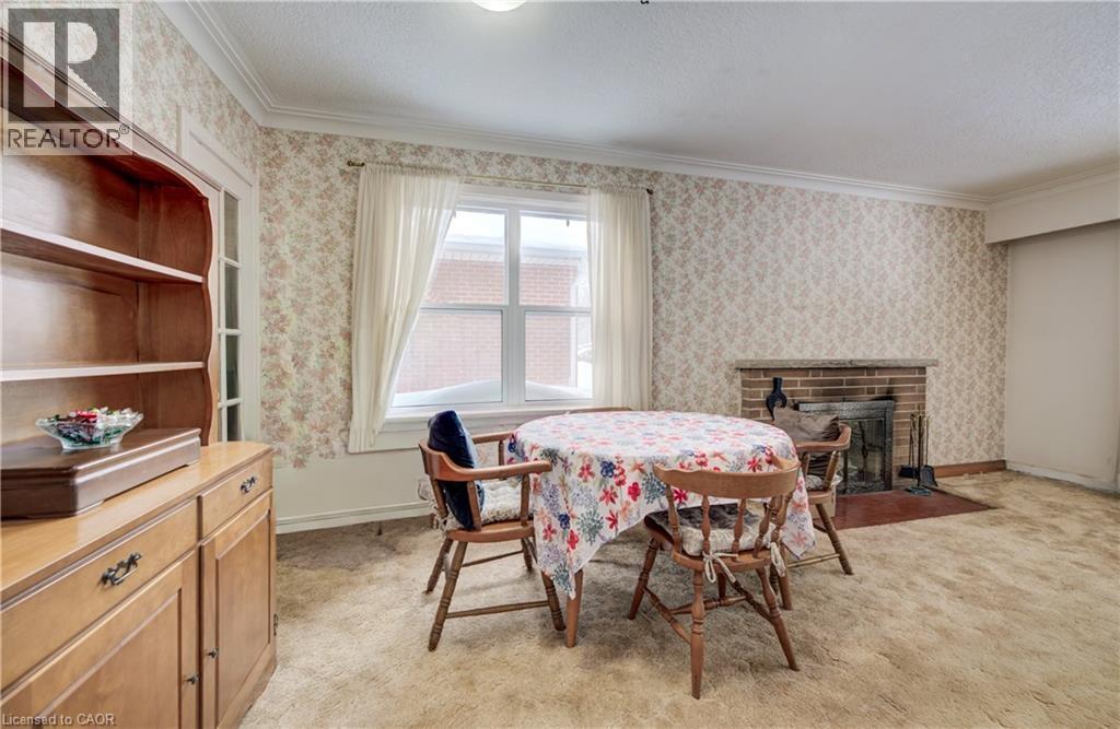 33 Elginfield Drive, Guelph, ON - Indoor Photo Showing Dining Room