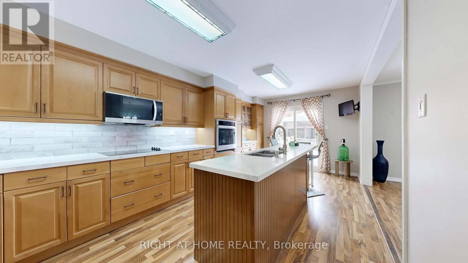 46 Furrow Drive, Whitby (Rolling Acres), ON - Indoor Photo Showing Kitchen With Double Sink