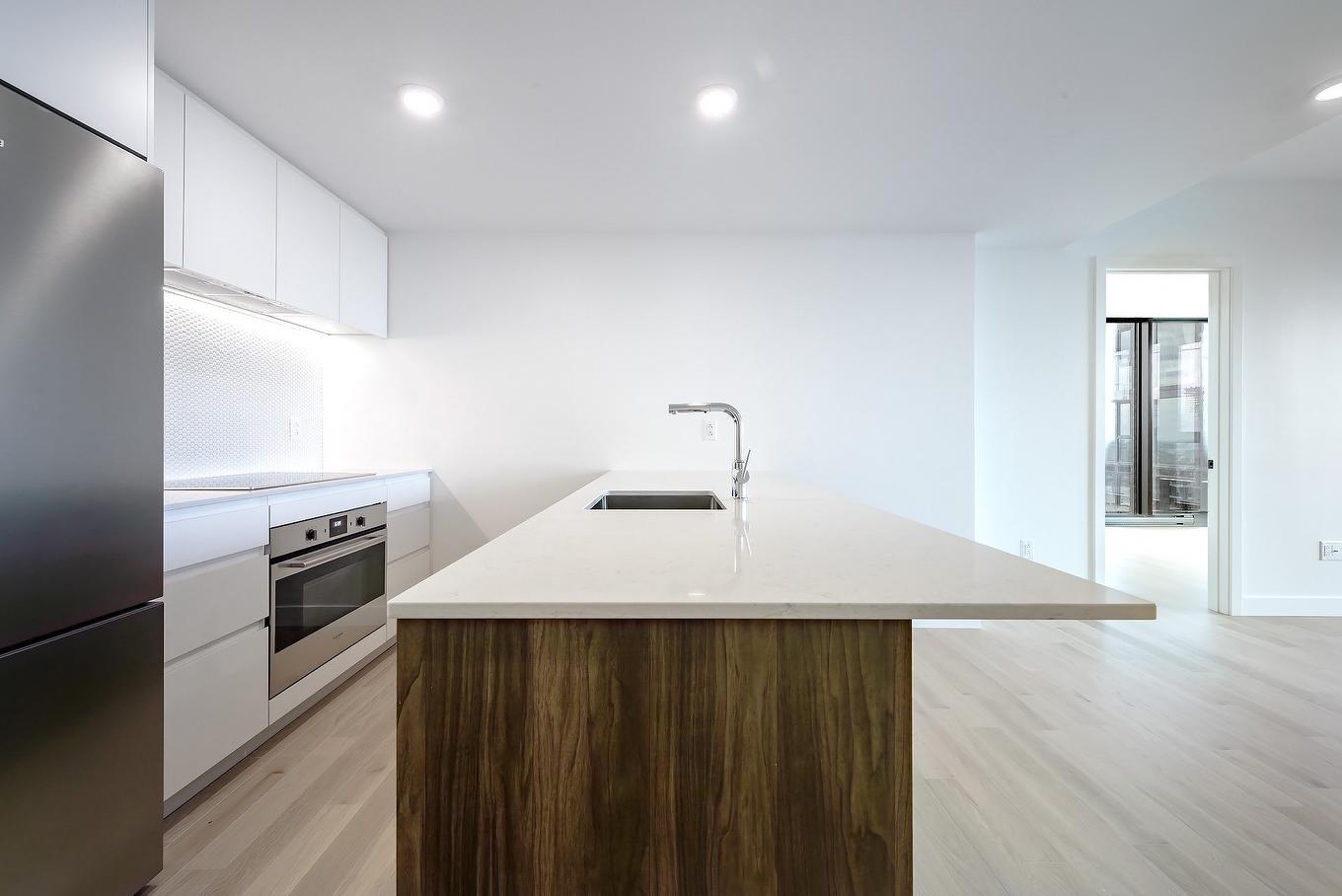 Cuisine - 3501-1245 Rue De Bleury, Montréal (Ville-Marie), QC - Indoor Photo Showing Kitchen With Upgraded Kitchen